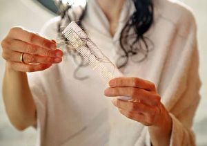 生完孩子後掉頭髮很厲害怎麼辦