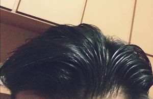 頭髮易出油原因：洗頭次數太多﹑使用護髮素不當