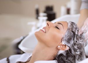 3大習慣令頭皮老化 專家：訂製洗髮水去屑護理