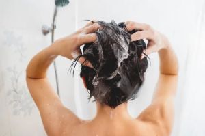 用蘇打水洗髮較滑順? 醫：「這件事」沒做好更糟