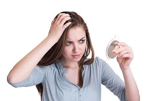 秋天都會曬傷頭皮!專家：頭頂頭髮稀疏者需加倍留意