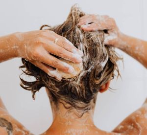 添加咖啡因的洗髮水可以生髮？醫：不可能