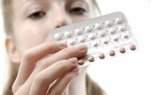避孕藥可以治療禿頭? 當心生髮不成，反造成頭皮接觸性皮炎！