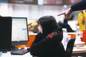 頭皮出油、頭屑多導致脱髮? 4點原因導致異常掉髮