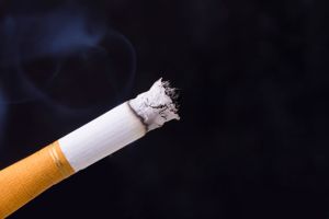 抽煙族維生素B羣少 易出白髮