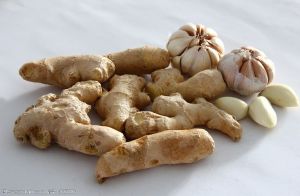 生薑、大蒜塗抹頭皮 能幫助生髮？