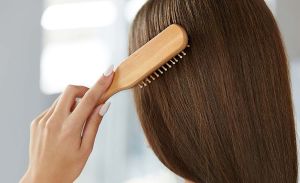 頻繁梳頭 頭髮易斷裂