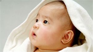 2歲娃夜夜哭鬧 頭髮眉毛都掉光