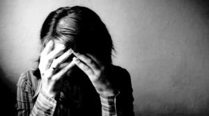 學生壓力大 拔頭髮拔眉毛拔睫毛