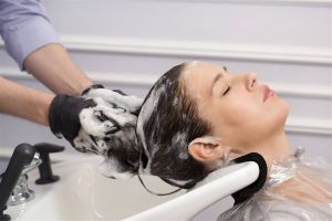 到底多久該洗一次頭髮？洗髮常見疑問，有請專家來回答