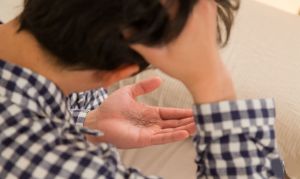 小心，這種掉髮可能是雄性脱髮的徵兆!