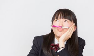 【高中生必看的防頭皮屑守則】小心頭皮屑可能是脱髮原因! ?