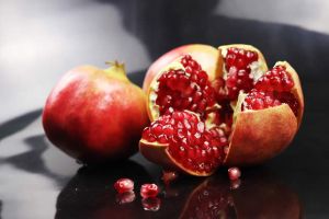 石榴有助於預防女性更年期症狀和脱髮