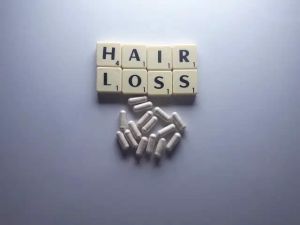 精氨酸不會導致脱髮，而是促進頭髮生長