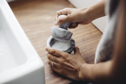 乾性頭髮的5種最佳DIY治療_阿司匹林