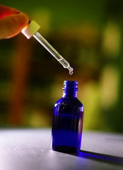 步驟1:去頭皮角質 步驟1:去頭皮角質