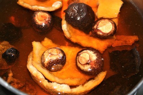 步驟3:用自制洗髮水洗頭髮 步驟3:用自制洗髮水洗頭髮