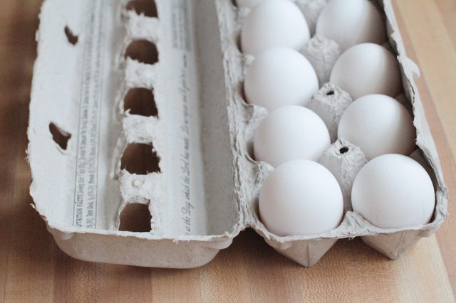 用新鮮的雞蛋,以避免在打開雞蛋時出現令人不快的氣味 用新鮮的雞蛋,以避免在打開雞蛋時出現令人不快的氣味