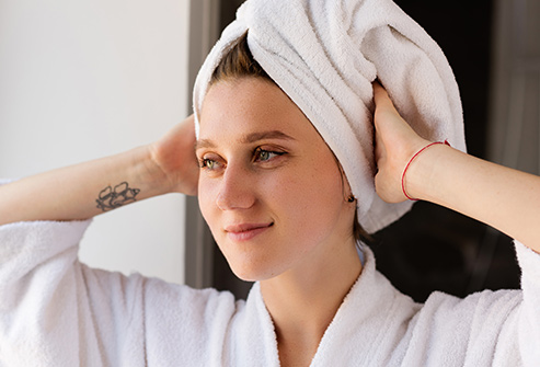 毛巾擦乾頭髮 毛巾擦乾頭髮