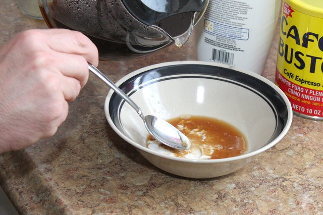 用咖啡染白髮的步驟3 用咖啡染白髮的步驟3