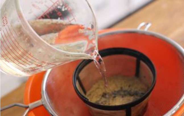 洋甘菊爽膚水——步驟2 洋甘菊爽膚水——步驟2