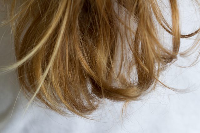 凡士林保濕頭髮可以防止分叉,促進<a href='t/t_714' title='頭髮生長' target='_blank'>頭髮生長</a> 凡士林保濕頭髮可以防止分叉,促進頭髮生長