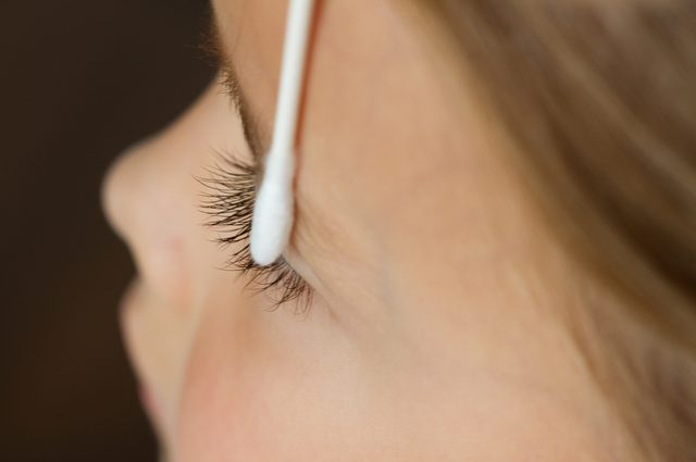 凡士林還能刺激<a href='t/t_410' title='睫毛' target='_blank'>睫毛</a>生長 凡士林還能刺激睫毛生長