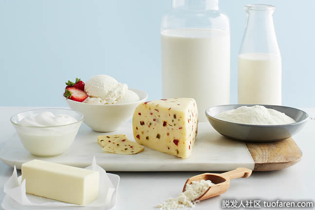 一些乳製品添加了<a href='t/t_860' title='維生素' target='_blank'>維生素</a>D以促進鈣的吸收。