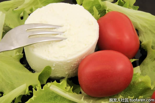 乳清乾酪中含有半胱氨酸。 乳清乾酪中含有半胱氨酸。