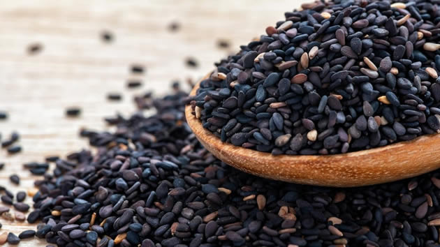 黑色入腎 何首烏有助護髮