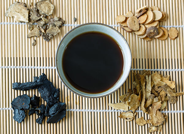 四物湯有助於補充女性荷爾蒙,改善掉髮。 四物湯有助於補充女性荷爾蒙,改善掉髮。