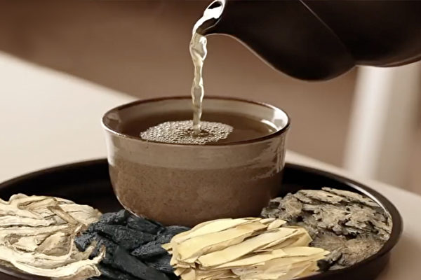 頭髮的生長需要肝血供養,可以喝四物湯加麥門冬補血。 頭髮的生長需要肝血供養,可以喝四物湯加麥門冬補血。