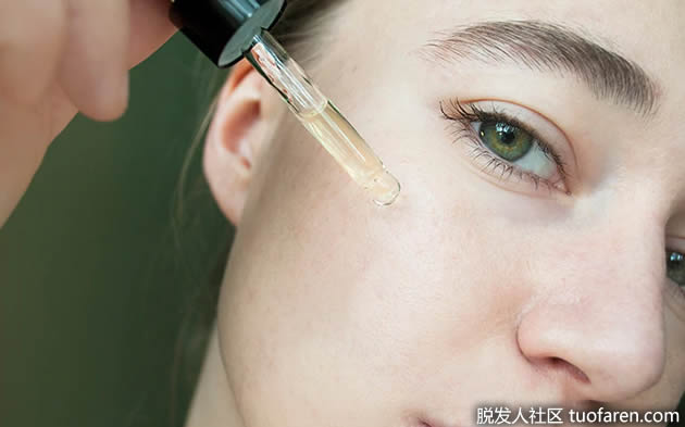 茶樹油塗抹在皮膚上