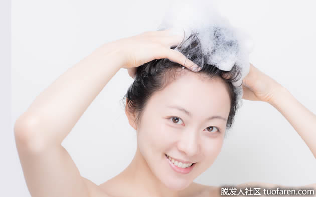 正確並確實的清潔頭皮 正確並確實的清潔頭皮