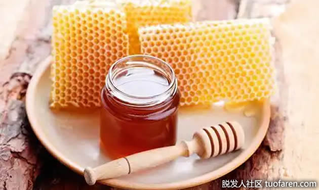用蜂蜜治療乾燥的頭髮