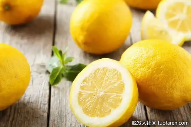 具有放鬆和淨化作用的檸檬髮膜 具有放鬆和淨化作用的檸檬髮膜