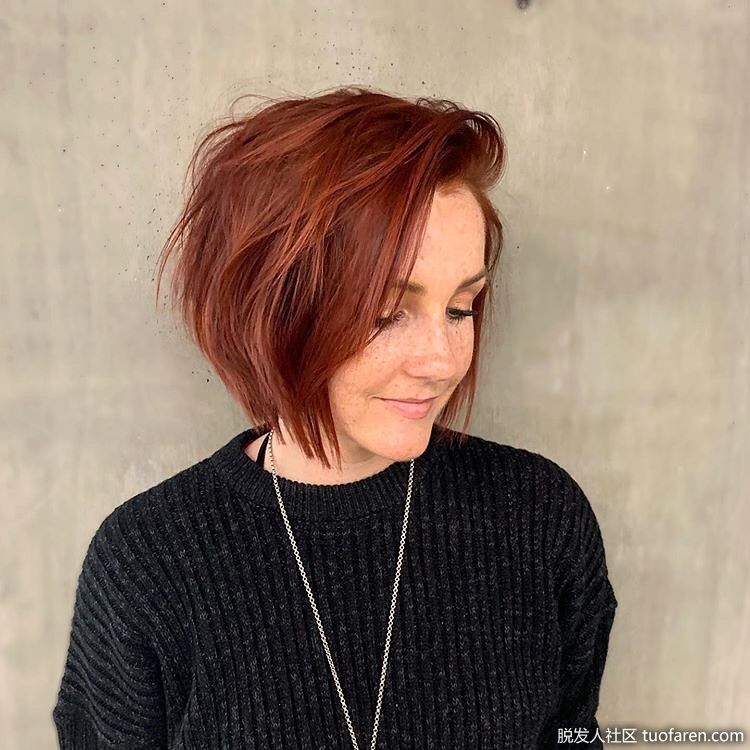 深色增加了更濃密的頭髮的錯覺，增強了豐富的顏色，紋理