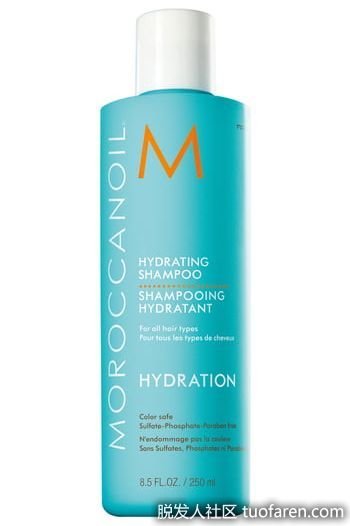 MOROCCANOIL 保濕的洗髮水：海藻不僅可以清潔頭髮上的雜質，比如多餘的油脂和造型產品，它還可以作為一種天然保濕霜。隨着時間的推移，這種無色、不含硫酸鹽的洗髮水會讓你的頭髮和頭皮看起來感覺更健康。