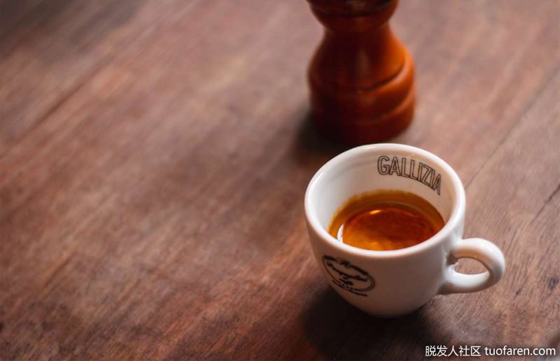 濃縮咖啡：一杯100毫升(3盎司)的濃縮咖啡不僅僅能讓你精神振奮。它還含有14.2 mmol的抗氧化劑，在所有調製飲料中含量最高。