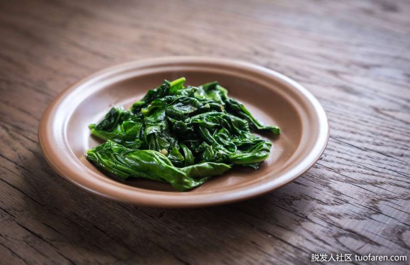 煮菠菜：另一個素食主義者的選擇是增加鐵的攝入量，每份85克(3盎司)的菠菜含有3毫克的營養。