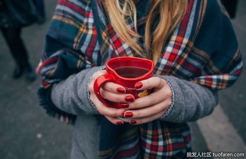 加香料的熱葡萄酒：通過加入丁香，你可以獲得歡樂的同時增強紅酒的抗氧化能力，這是許多熱紅酒配方所需要的。畢竟，100毫克的丁香含有高達277.3 mmol的抗氧化劑。