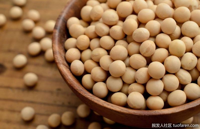 大豆：純素食者可以轉向大豆來增加賴氨酸，因為每85克(3盎司)大豆含有0.8克賴氨酸——在非肉類選擇中含量最高。鐵和鋅在豆製品中也很豐富，比如豆腐。