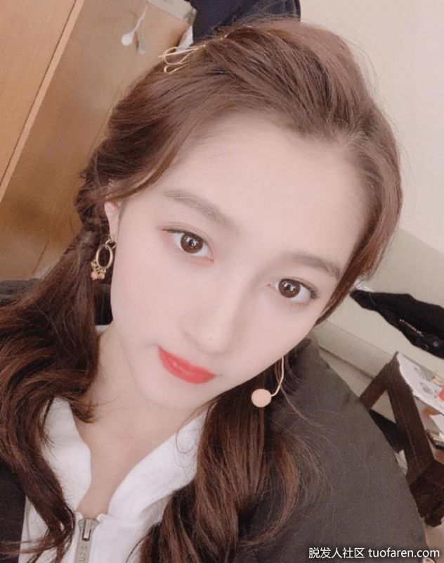 為什麼關曉彤是女神?只因選對了髮型,直髮捲髮編髮都好看!