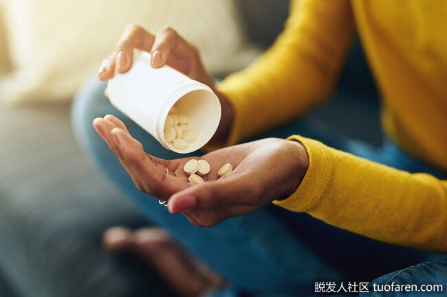 可促進傷口癒合：維生素C可以幫助傷口更快癒合。你可以服用補充劑，從飲食中獲取更多的營養，或者塗抹在皮膚上。所有這些都有助於癒合傷口，尤其是對那些沒有攝入足夠劑量的人。維生素可以幫助身體產生膠原蛋白來解決這種類型的損傷。
