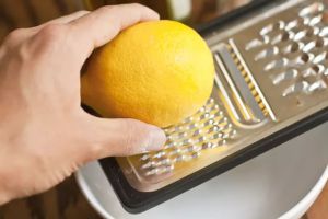 如何在家制作檸檬油